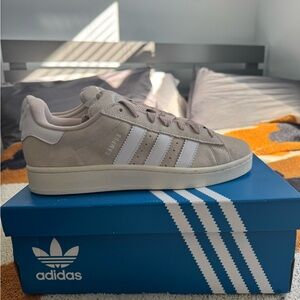 new with tags campus 2000s adidas sneakers